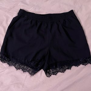ONLY elastic lace shorts